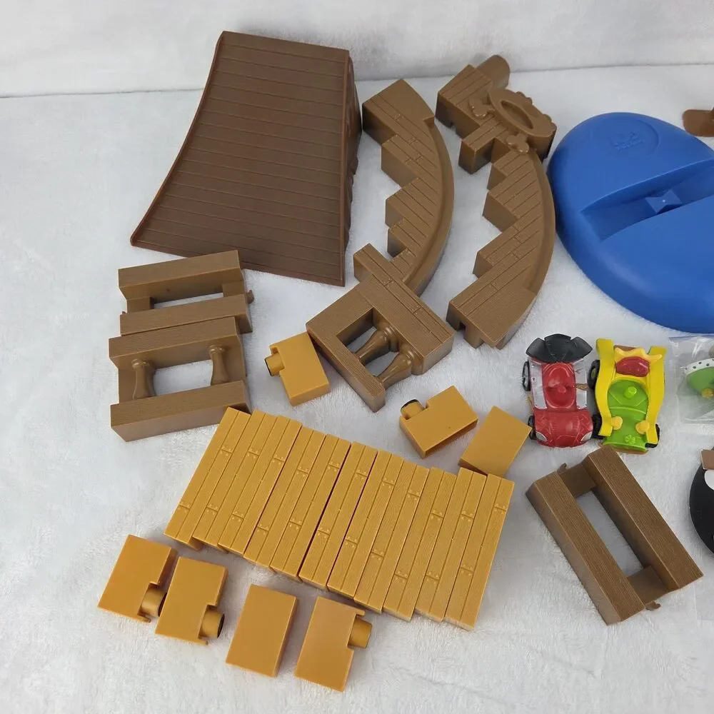 Angry Birds Go Jenga Pirate Pig Attack Game COMPLETE Hasbro‎ Gaming 2013 Rovio